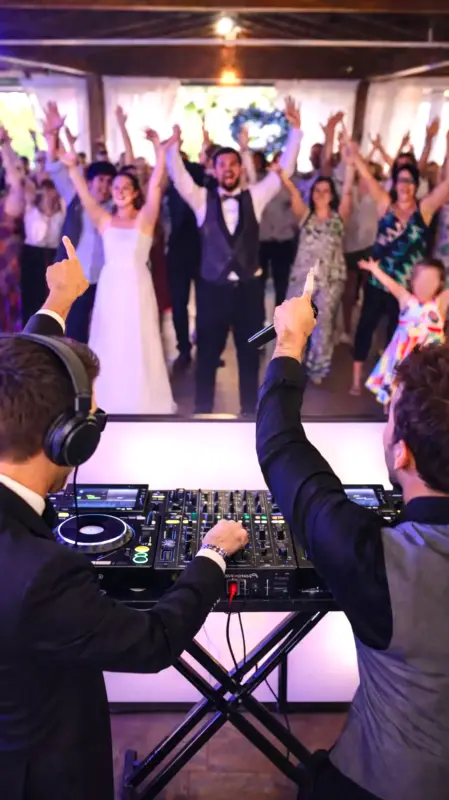 Matrimonio: DJ, Intrattenimento Musicale e Animazione - L'Essenza di un Ricevimento Indimenticabile con Matteo Rosati e il Team Feel good Sho a San Benedetto del Tronto
