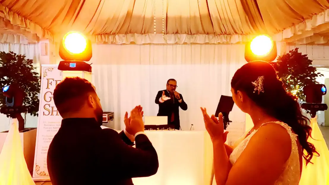 Matteo Rosati durante l’organizzazione di un matrimonio esclusivo	