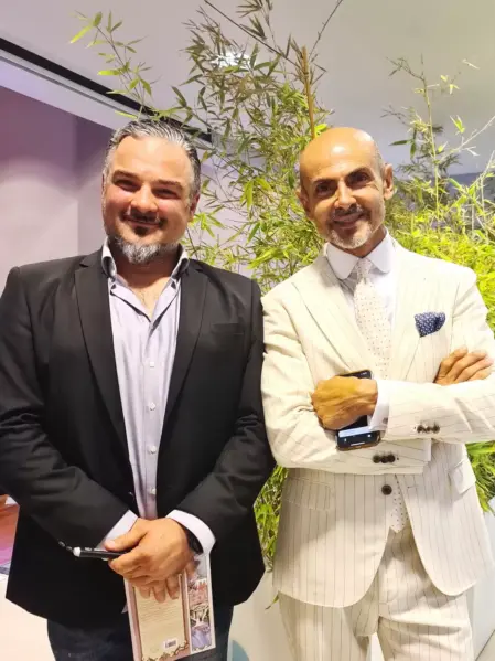 Matteo Rosati, artista e organizzatore di eventi e matrimoni durante un workshop con Enzo Miccio