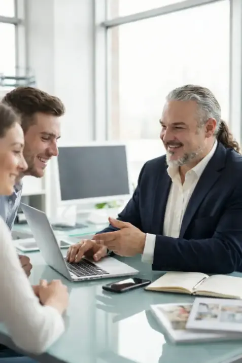 Matteo Rosati: DJ, Musicista e Wedding Planner, specializzato nella Direzione Artistica, crea Eventi e Matrimoni indimenticabili, assicurando la completa felicità degli Sposi.	